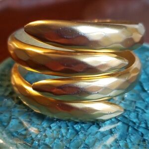 🍋Cuff Bracelet. Size Small